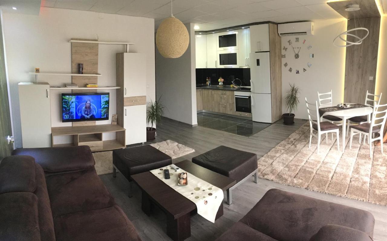 Gradiska Apartamento Exterior foto